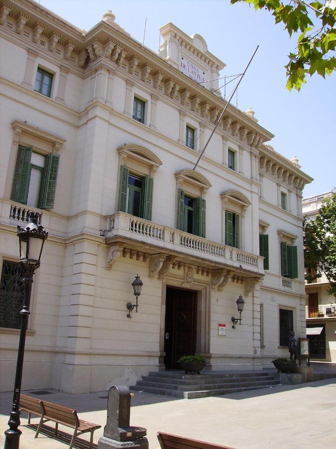 New! Apartment In Sarria Near Metro Barcelona Bagian luar foto