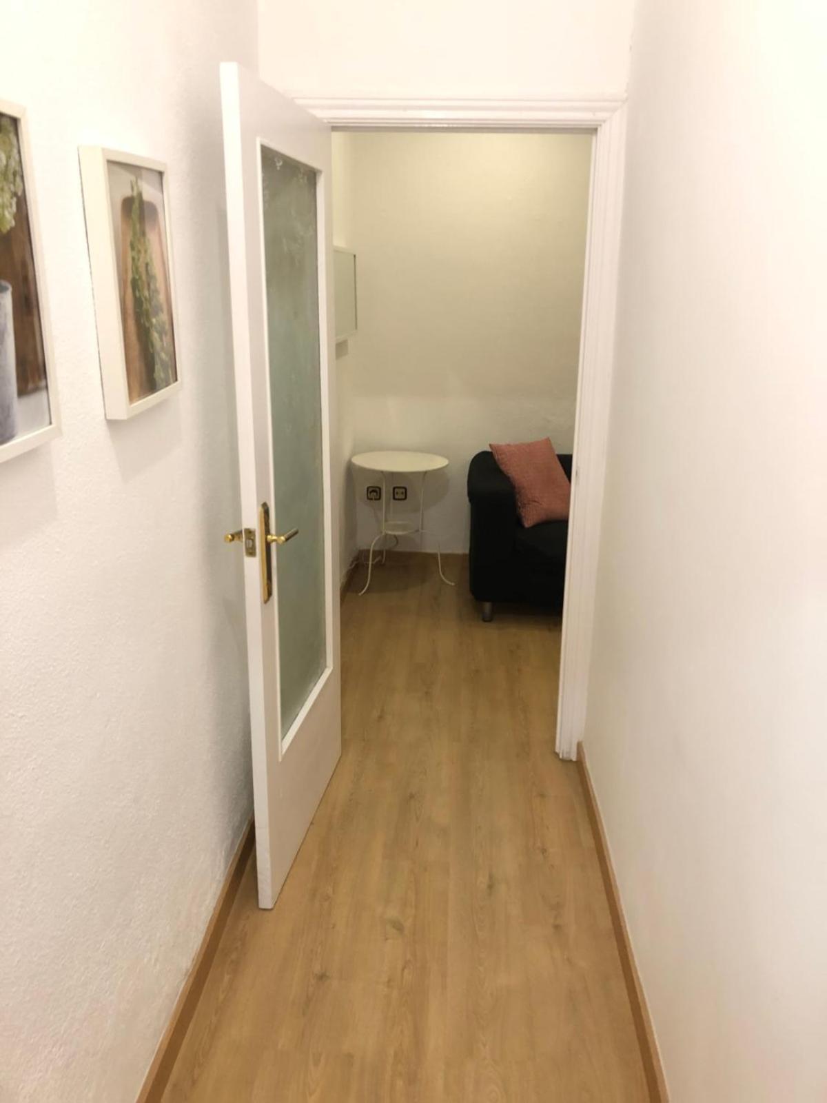 New! Apartment In Sarria Near Metro Barcelona Bagian luar foto
