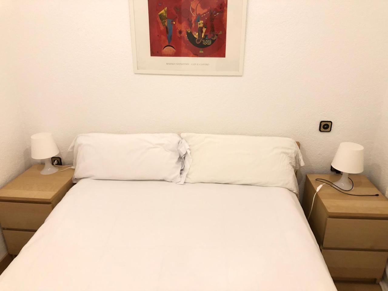 New! Apartment In Sarria Near Metro Barcelona Bagian luar foto