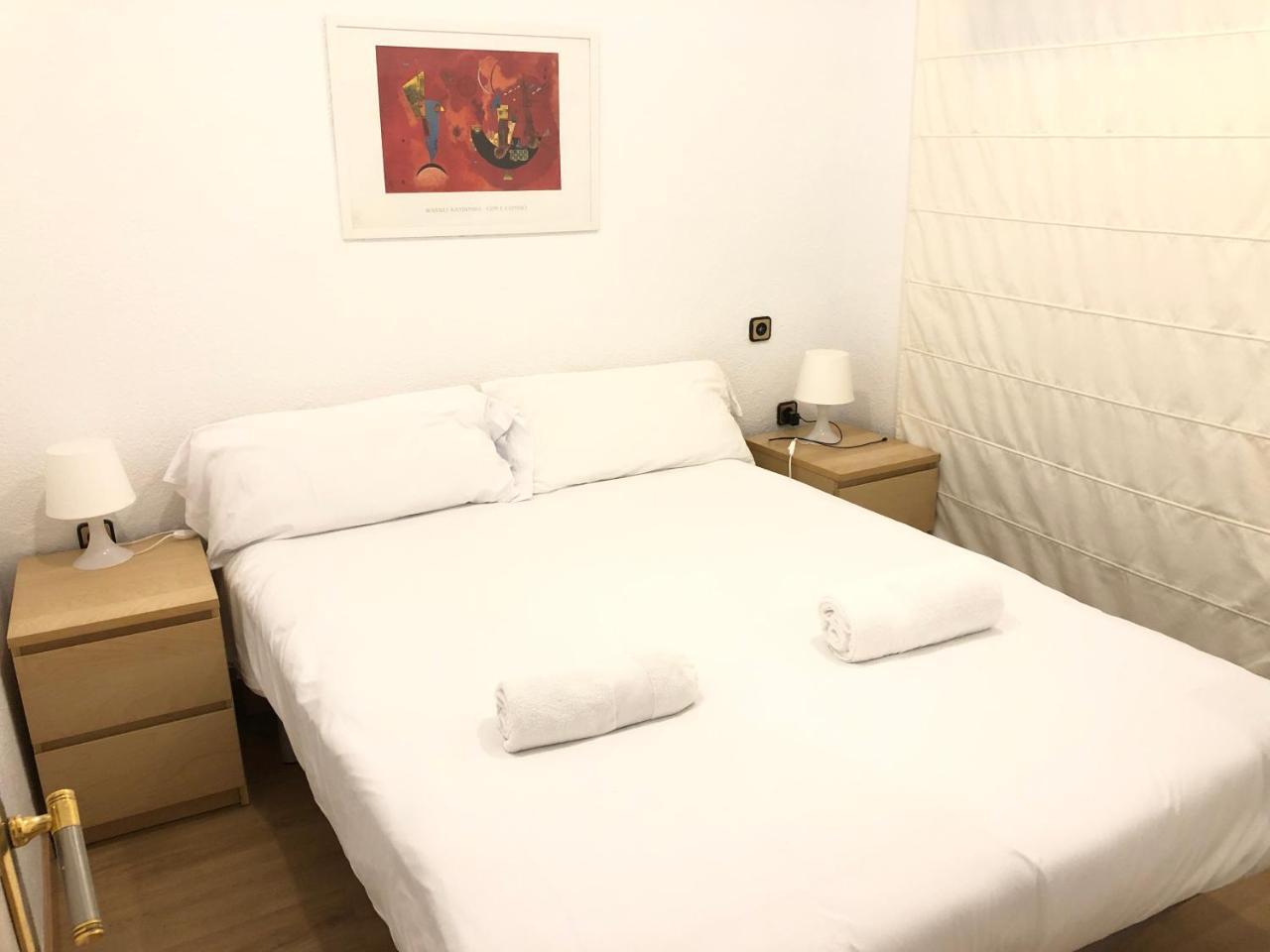 New! Apartment In Sarria Near Metro Barcelona Bagian luar foto